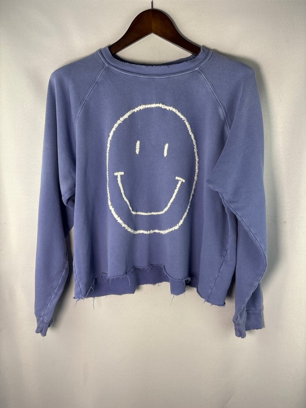 Women’s I.S.M.B.S Medium Periwinkle Smiley Crewneck